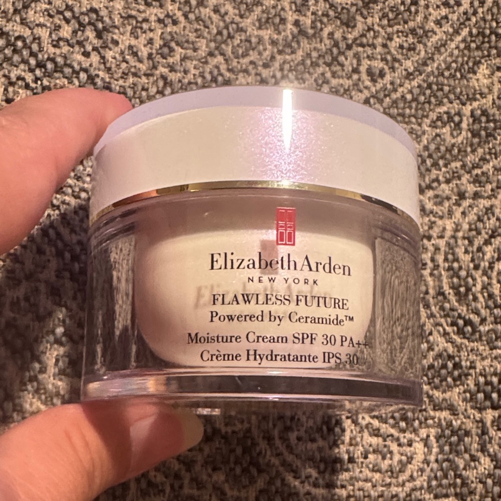 Elizabeth Arden Flawless Future Moisture Cream - White and Gold